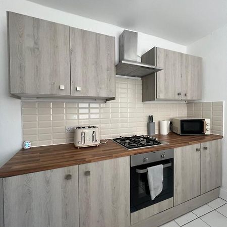 فيلا Large 3 Bed - 10 Mins To Centre ليفربول المظهر الخارجي الصورة